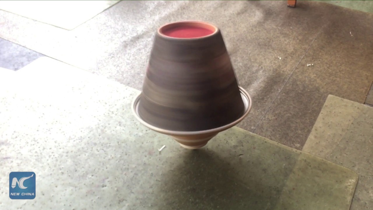Wow! Watch stunning skills of Chinese spinning top masters