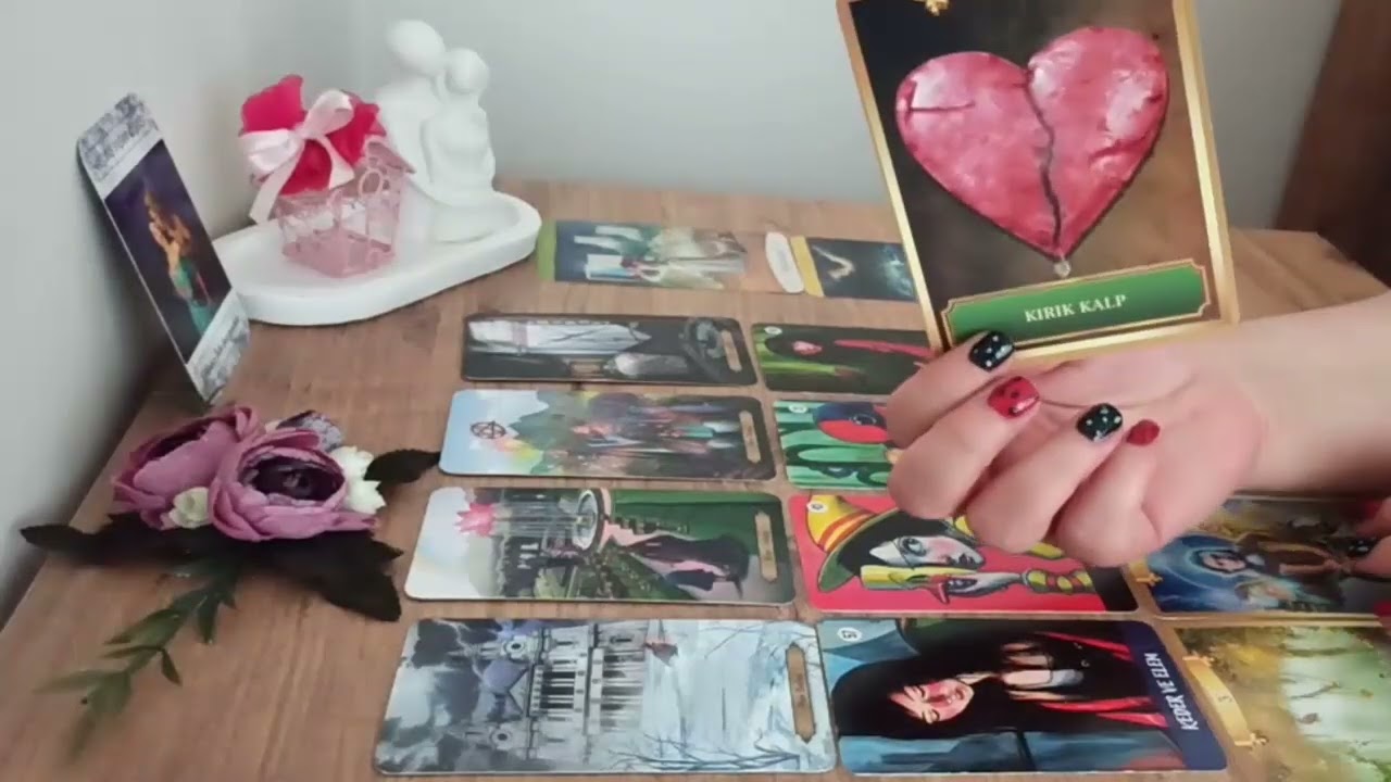 1.Deste(Ses Sorunu Düzeltilmiştir) Aklına Sen Geldiğinde Ne Hisediyor😍Ne Düşünüyor #tarot