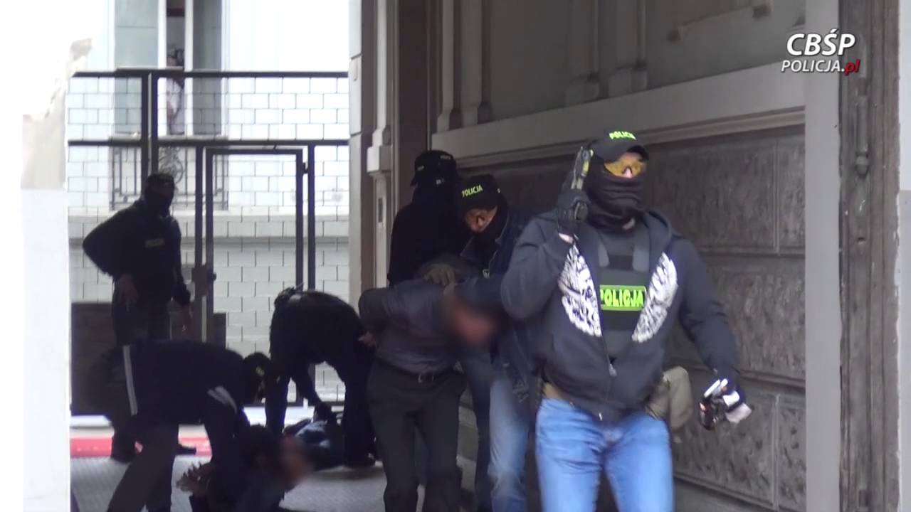 Polska Policja - Czerwona nota Interpolu, handel narkotykami i pranie brudnych pieniędzy