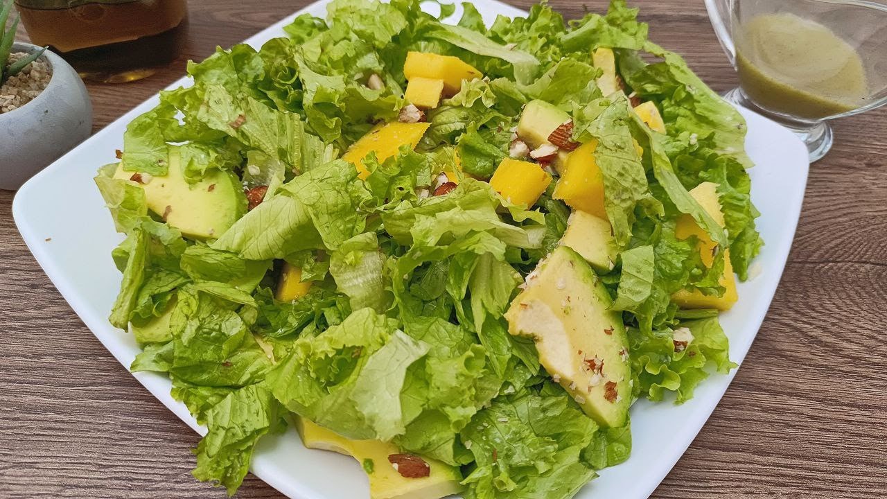 🥬🥭 Spectacular salad of lettuce, avocado, and mango. 🤤💖