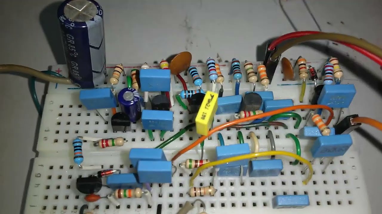 Схема аналогового генератора звука малого барабана DR 110