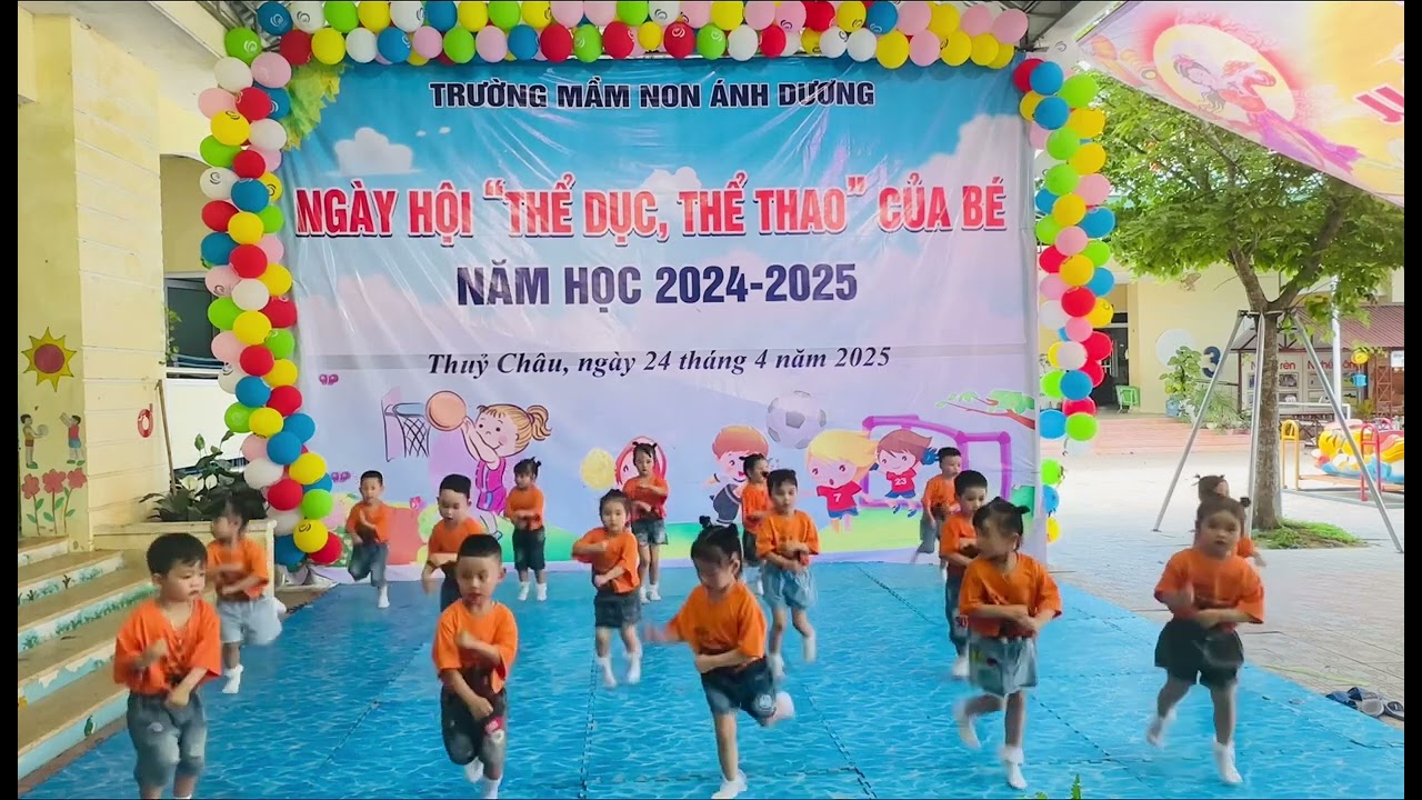 Hai mẹ hiền yêu thương