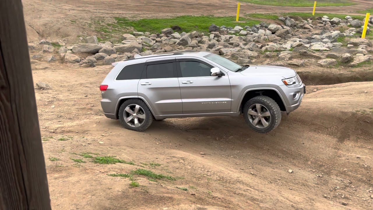 Jeep Grand Cherokee ecoDiesel off roading