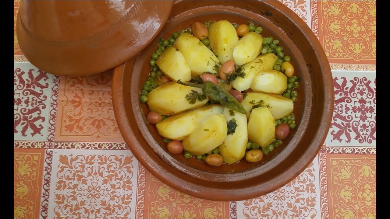 طاجين الدجاج بالبطاطس و البازلاء الجلبانة Tajin dial btata ou jelbana