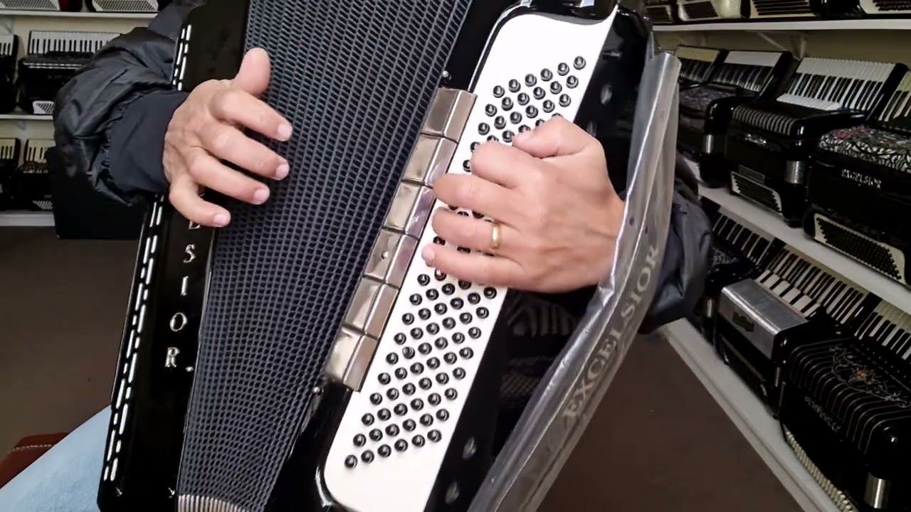 (VENDIDA) Acordeon 120 baixos Excelsior Dupla Ressonância