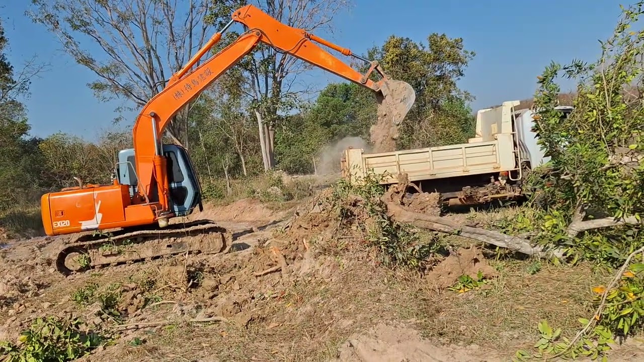 มาชมฝีมือการลอกนาบางๆโดยรถขุด hitachi ex120-3 #ศรีสะเกษแม็คโครซิ่ง 
