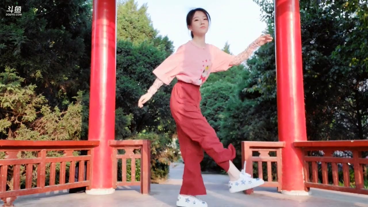 冯提莫 公园即兴跳舞