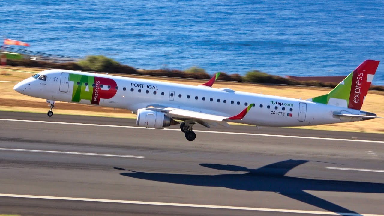 EMBRAER E195 LANDING AND TAKEOFF FULL ATC At Madeira Airport