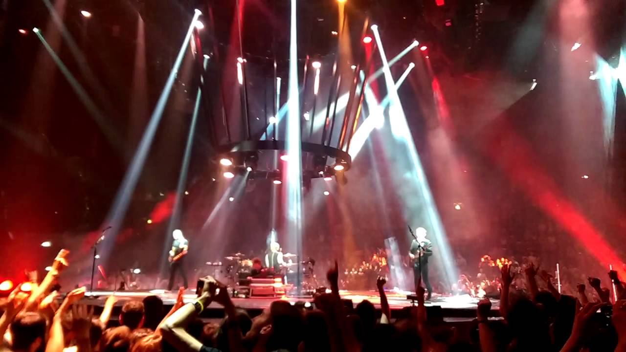 Muse - Knights of Cydonia (live@ Assago forum)