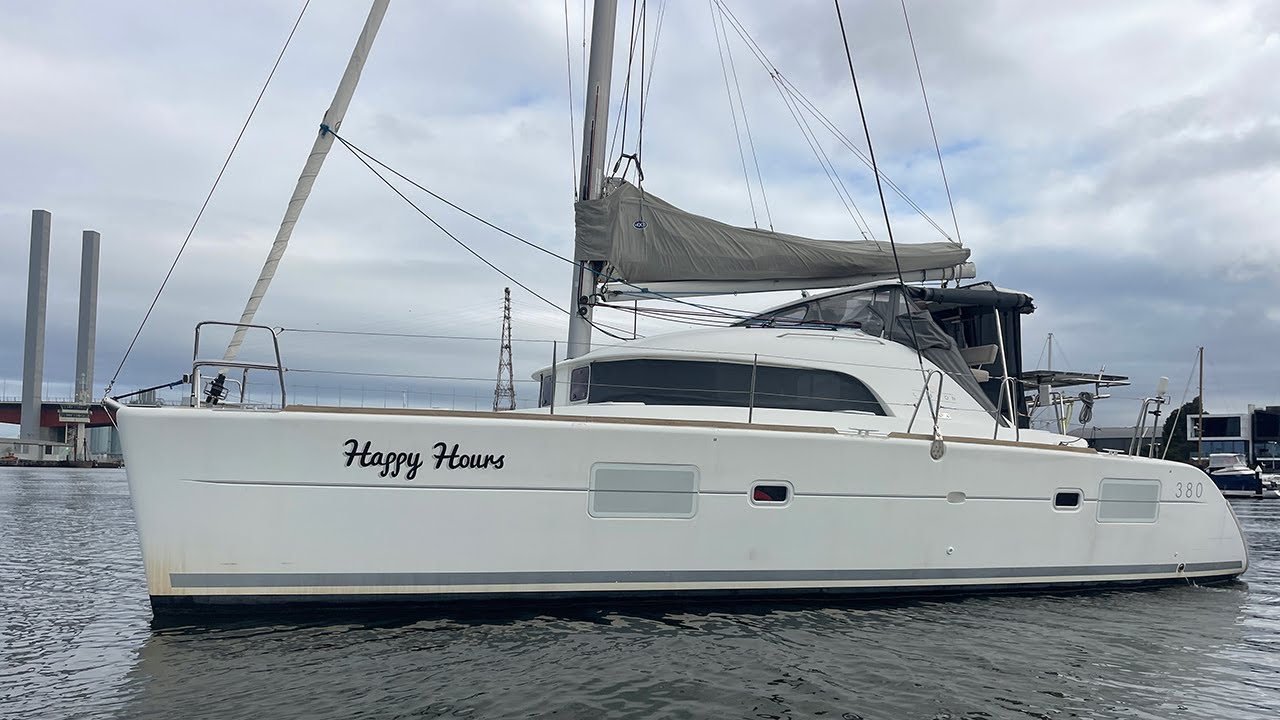 2013 LAGOON 380 S2 'HAPPY HOURS'