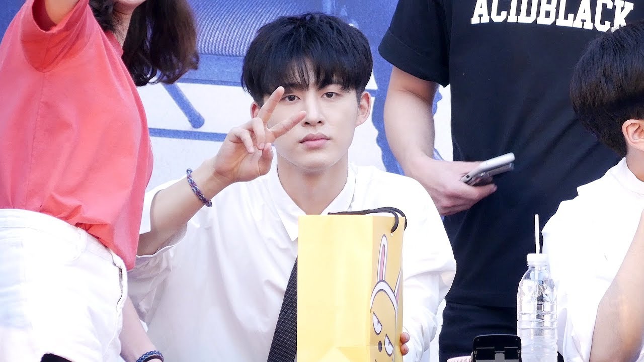 아이콘 iKON : 비아이 B.I : Edited fancam : 팬싸인회 Fansign Event : 신촌 차 없는 거리