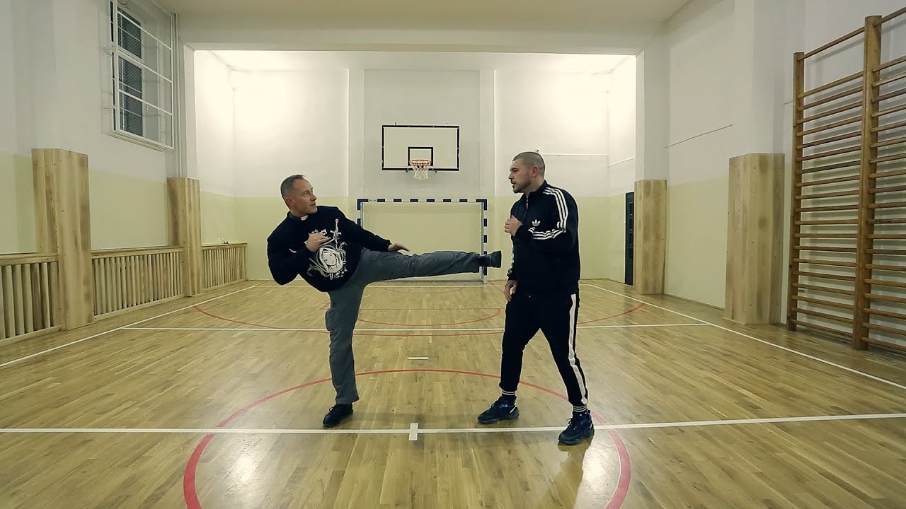 10. Królowa Pszczół: ul. Przeciwciał [ks. Dominik Chmielewski & Piotr Tau Kowalczyk]