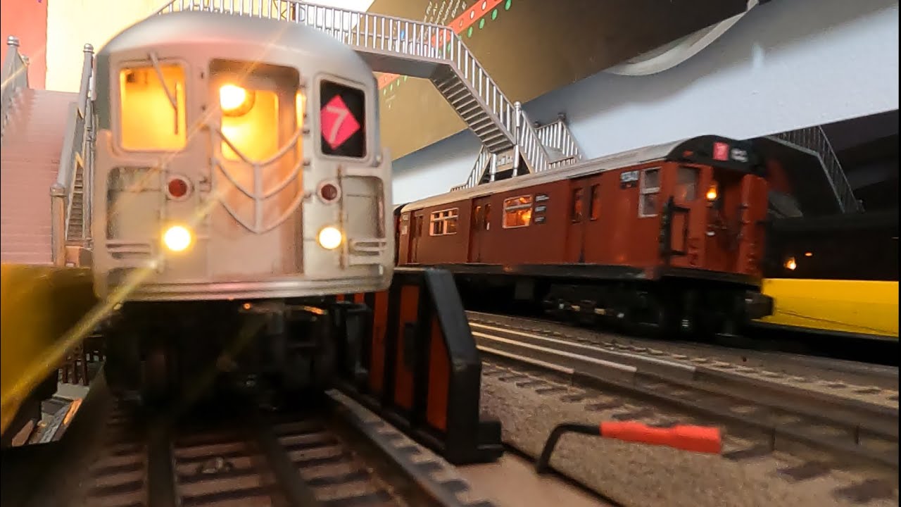 MTH Subway: IRT Flushing Line R62A (7) Train & Redbird R17 / R33WF (7) Baseball Special Train Action