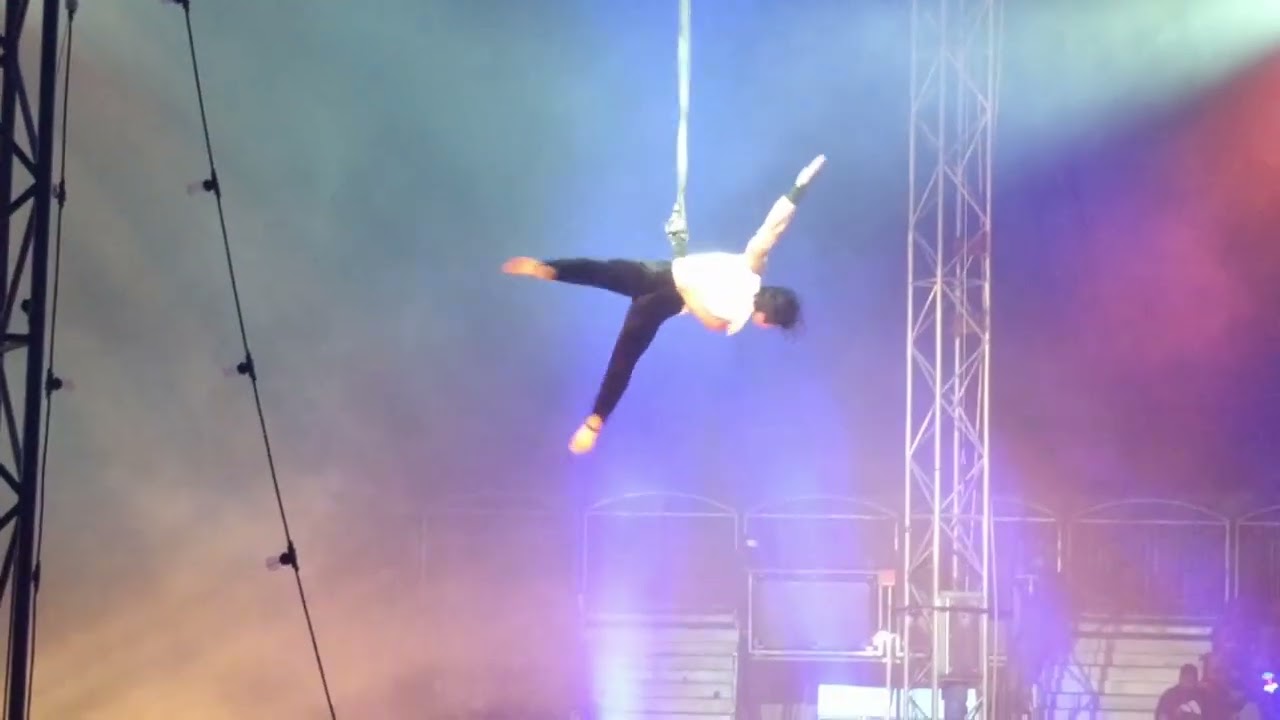 CIRCUS VARGAS MAY 2022 DOWNEY CA  CONTORTIONIST THE AMAZING PATRICK GABLE   STONEWOOD MALL