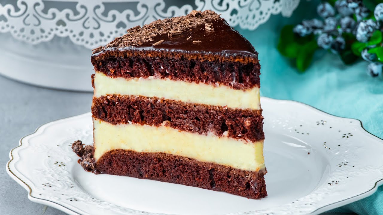 Himmelskt god no bake-tårta med vaniljkräm och chokladglasyr