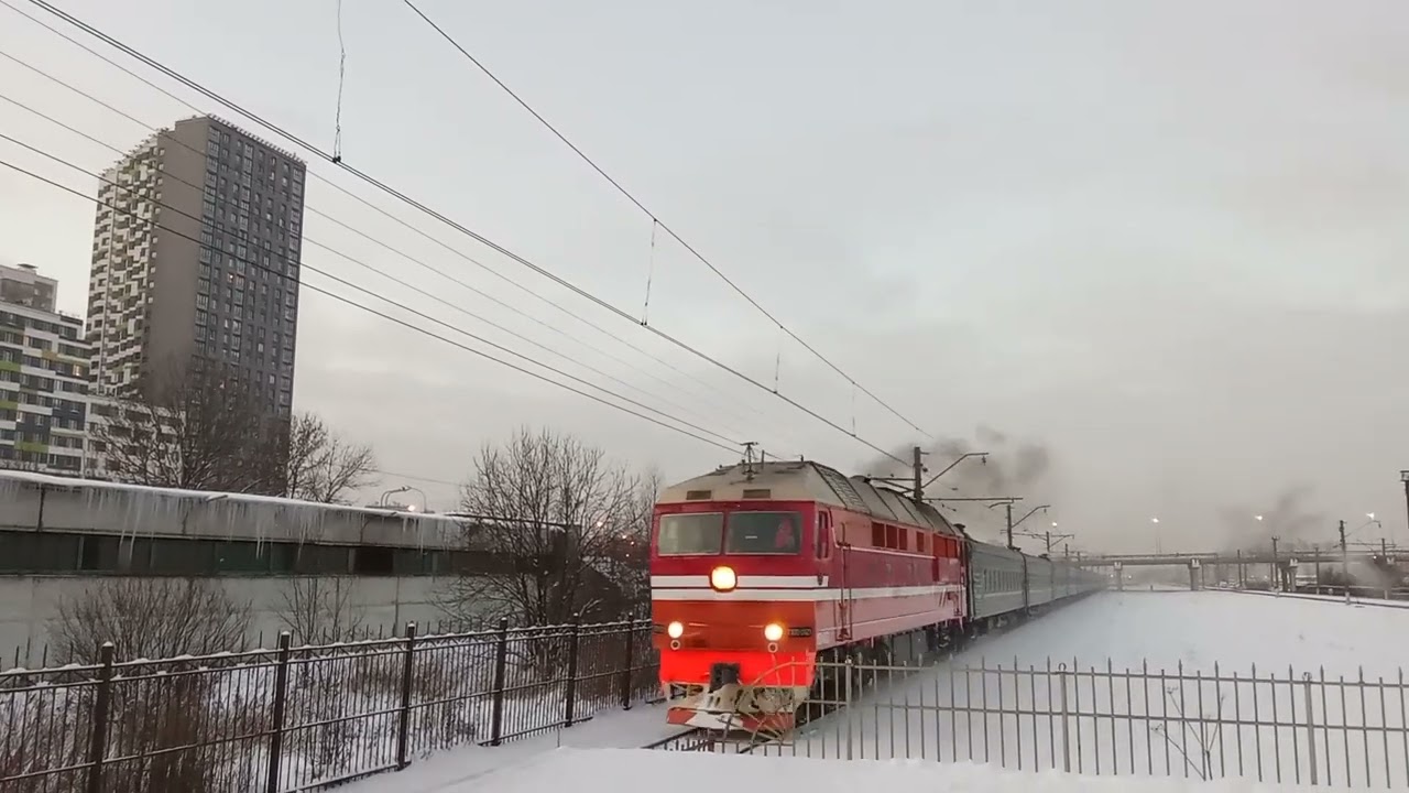 ТЭП70-0121 с поездом дальнего следования 