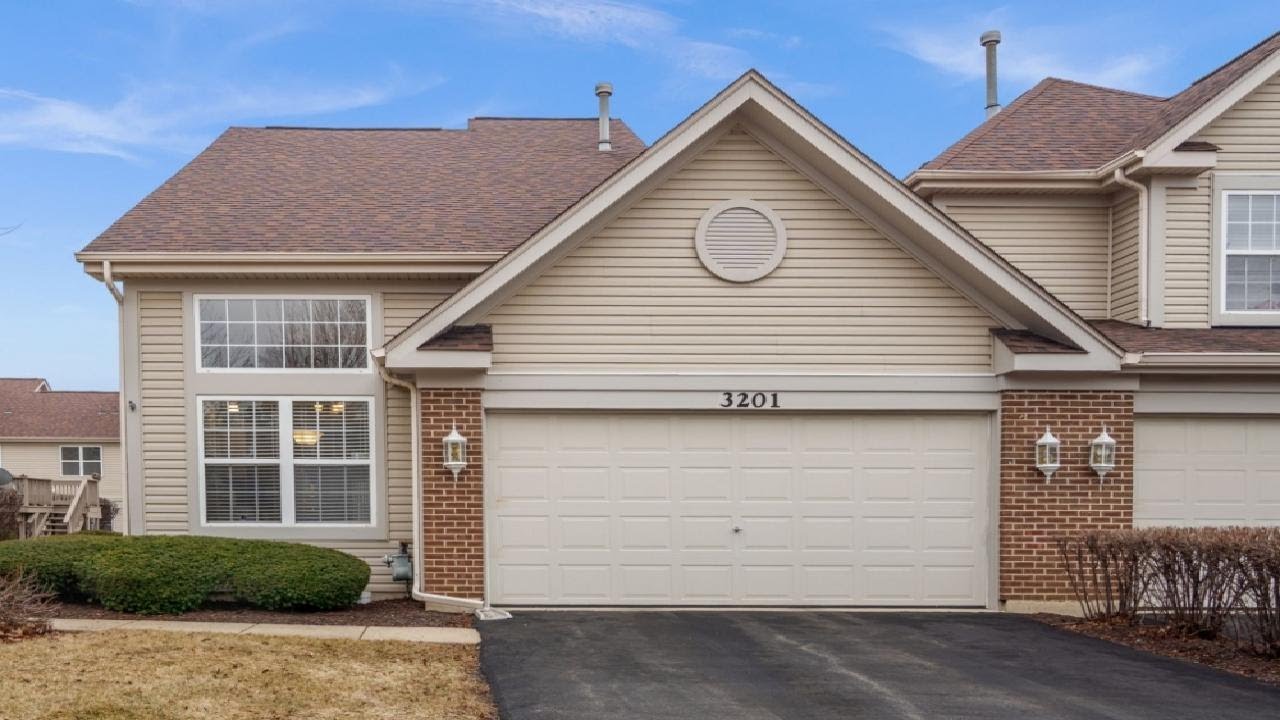 3201 Renard Ln, St Charles, IL Presented by The Kombrink Team.