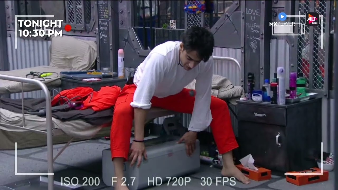 Lock Upp Promo: Shivam Sharma and Azma Fallah Ne ki Chori|
