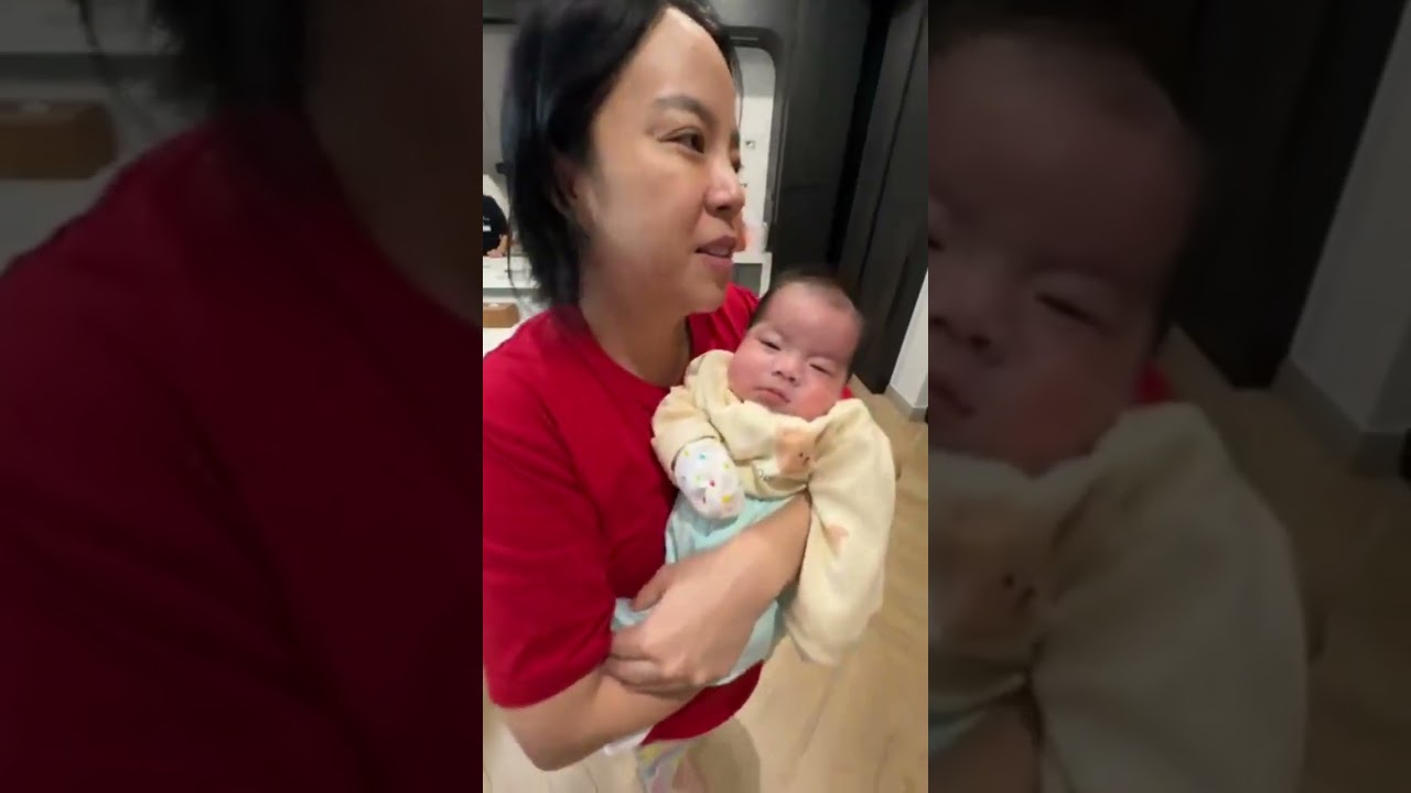 奶妈来抱抱小米，小米非常开心，非常兴奋......
