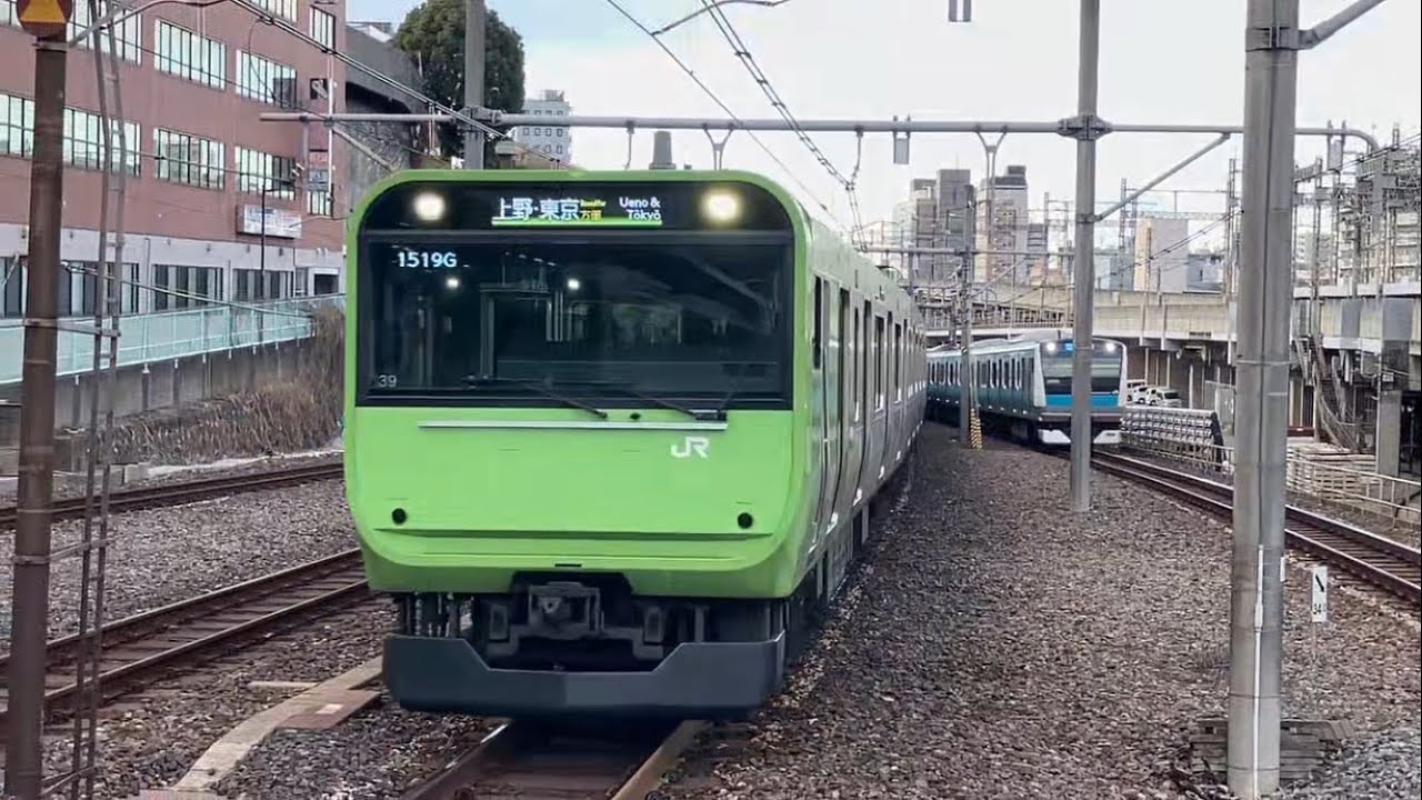 山手線E235系0番台39編成（山手線環状運転100周年 103系復刻デザインラッピング）西日暮里駅到着シーン