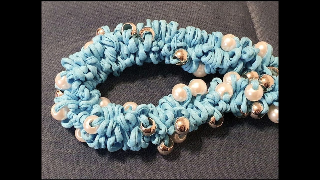 Collana turchese con fettuccia di cotone e perle.