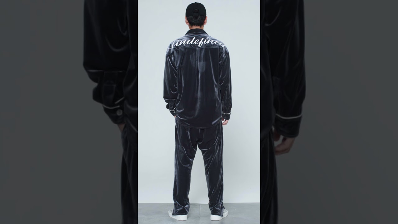 ベロアセットアップまだ持ってない人は絶対手に入れるべき🔥詳細はプロフィールへ！！#メンズ秋冬コーデ #メンズストリートファッション #ベロアセットアップ #セットアップ