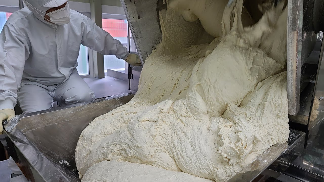 Массовое производство рисовых лепешек на удивительной фабрике рисовых лепешек