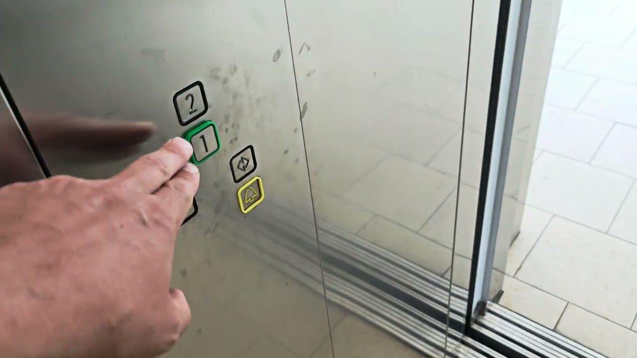 Estonia, Tallinn, LIDL - Akadeemia tee, KONE elevator - going up