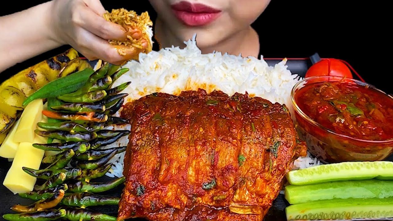 EATING SPICY CURRY||THAI STEAM FISH WITH TOMATO CURRY, STINK BEANS WITH RICE