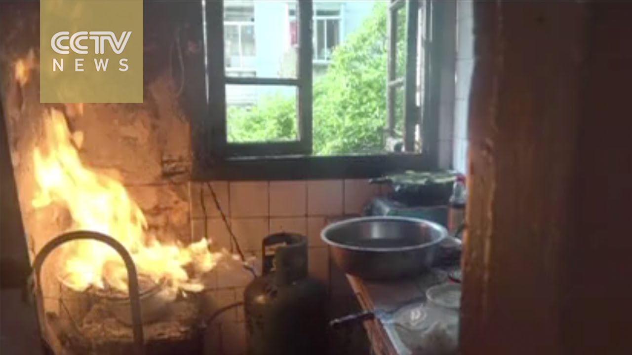 Hero fireman takes burning gas cylinder from blazing home