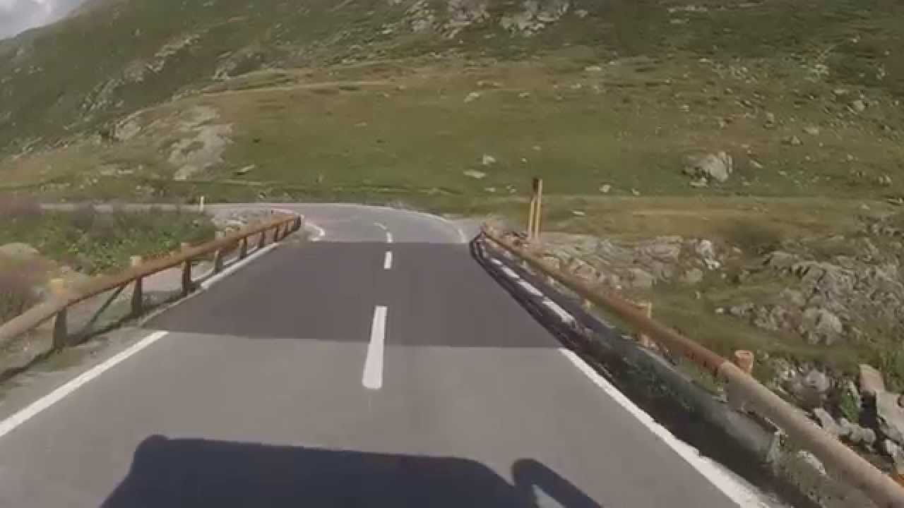 Descente Col du Grand St Bernard en Autocar