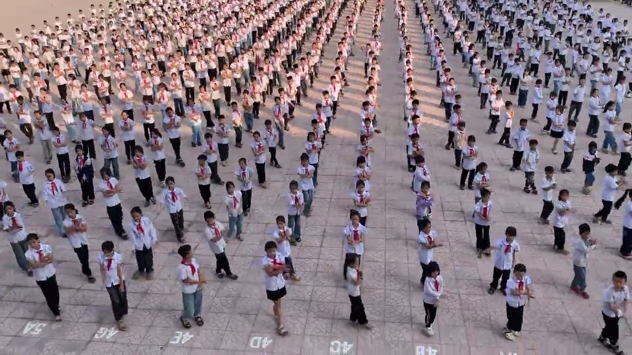 MÚA HÁT TẬP THỂ SÂN TRƯỜNG - HỌC SINH TRƯỜNG TIỂU HỌC THÁI ĐÀO