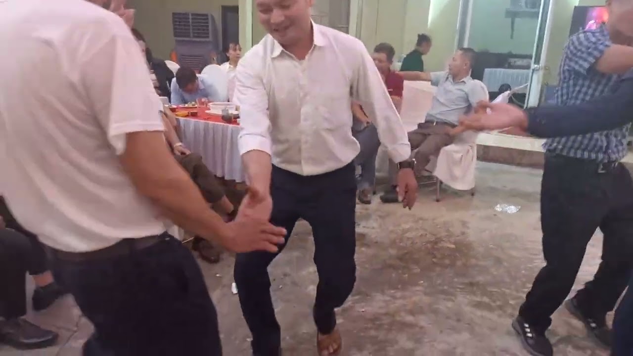 Nhảy vui đám cưới Hậu và Nga 