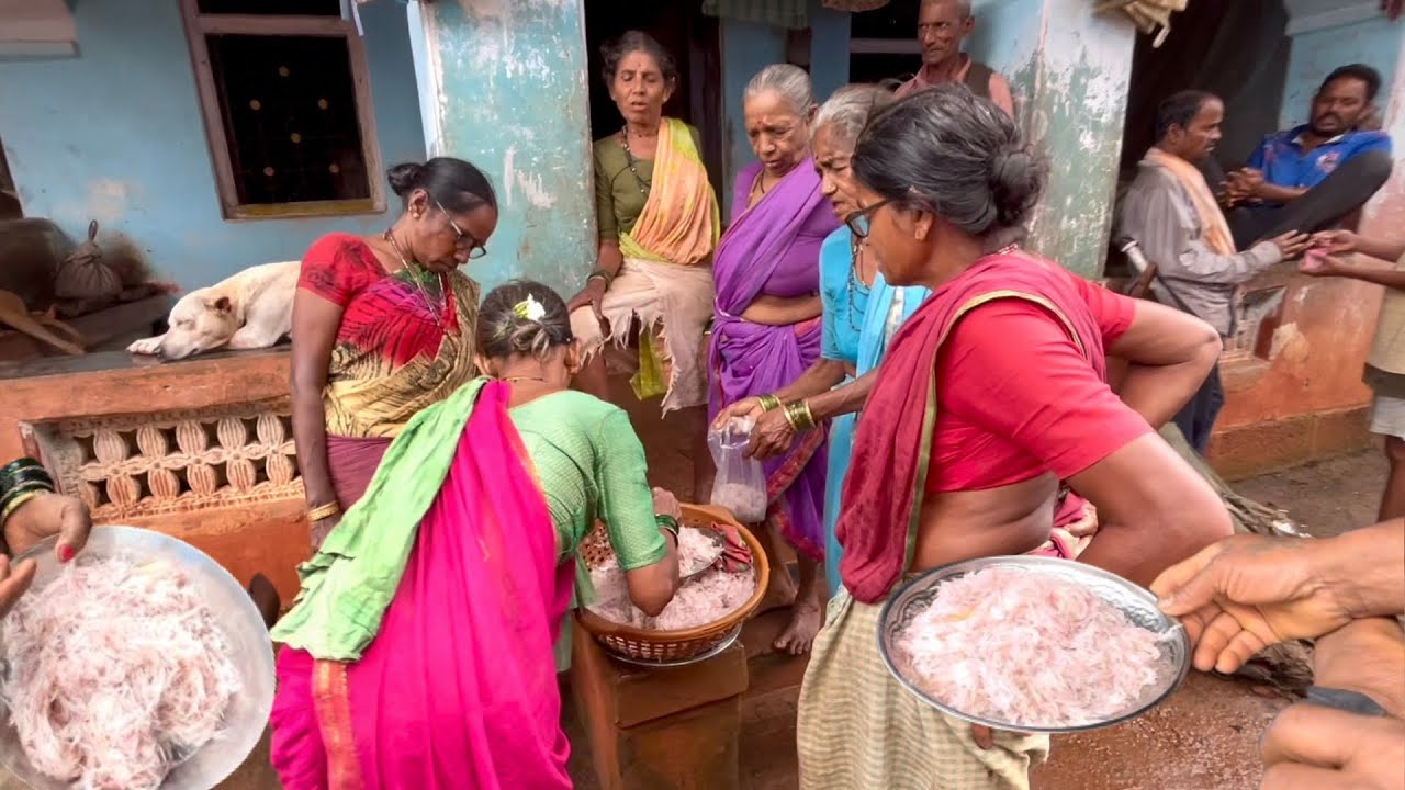 ईथली माणसा खुप मस्त आहेत । खाडीतला कोलीम (जवळा) ईकाय गेलो आई सोबत । Konkan Villagers 