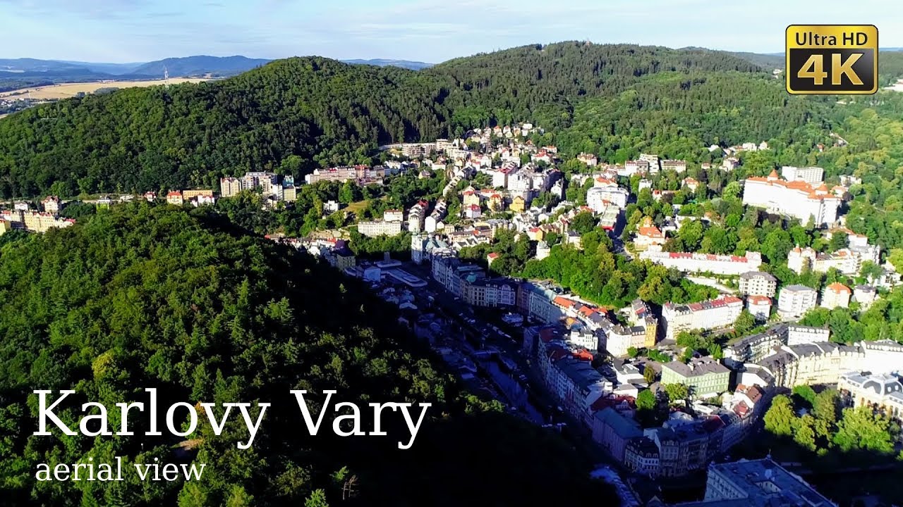 Карловы Вары. Вид сверху на город и обзорную башню 