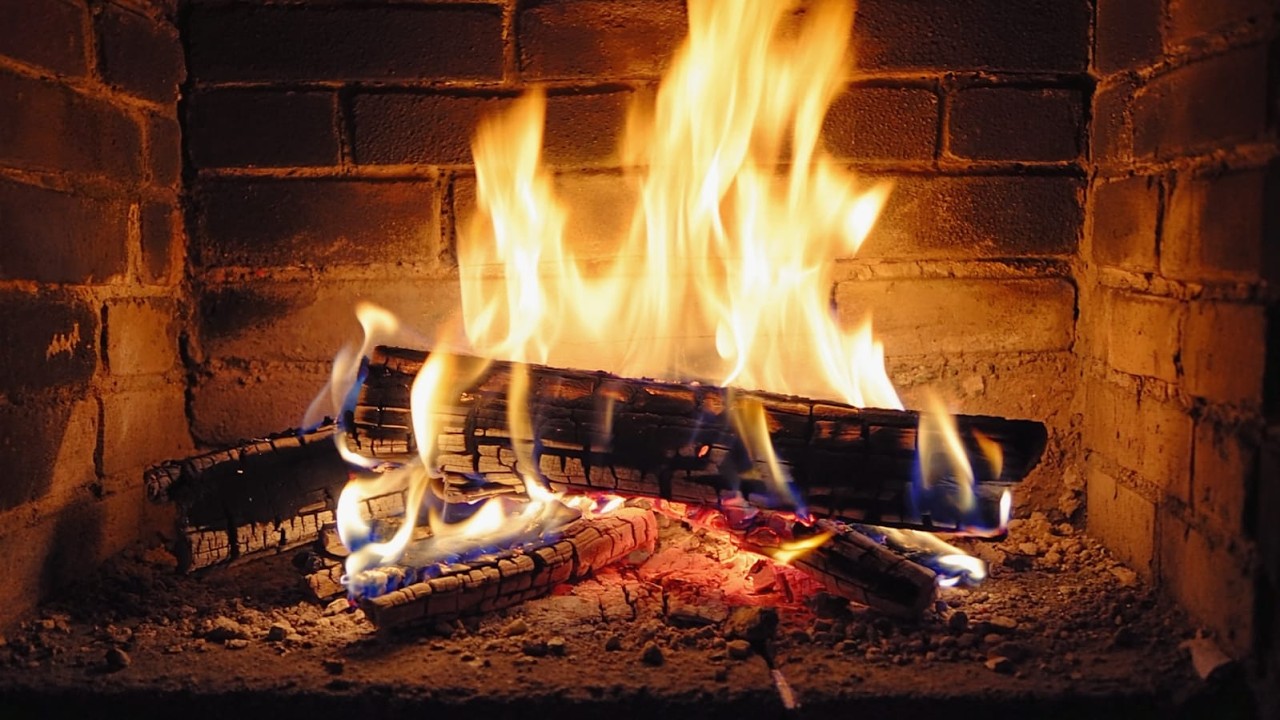 🔥 24/7 Real Fireplace Live – Calming Fire Sounds & Warm Ambience for Meditation & Peaceful Nights