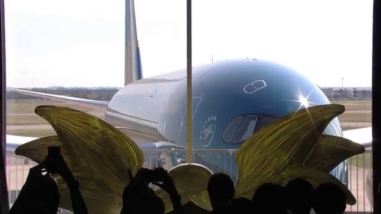 Highlights: First A350 XWB delivery for Vietnam Airlines