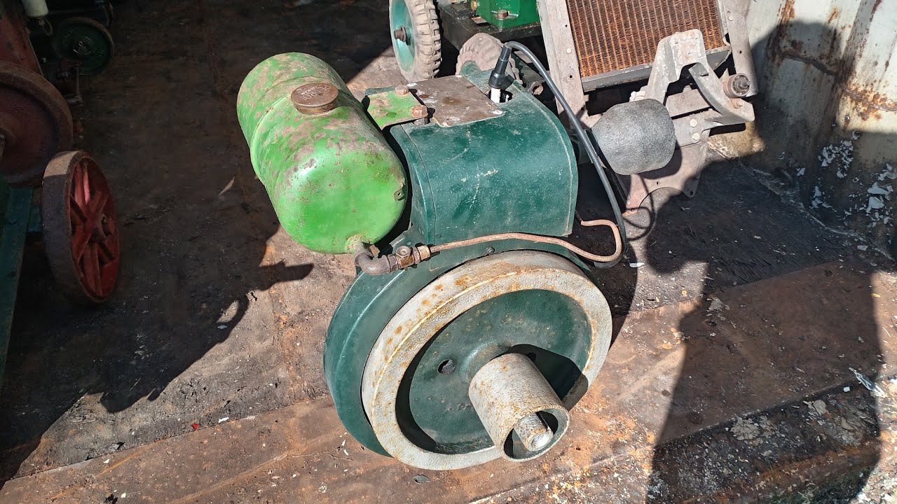 Trying to start a Petter A1 / A11 vintage stationary engine! Will it start