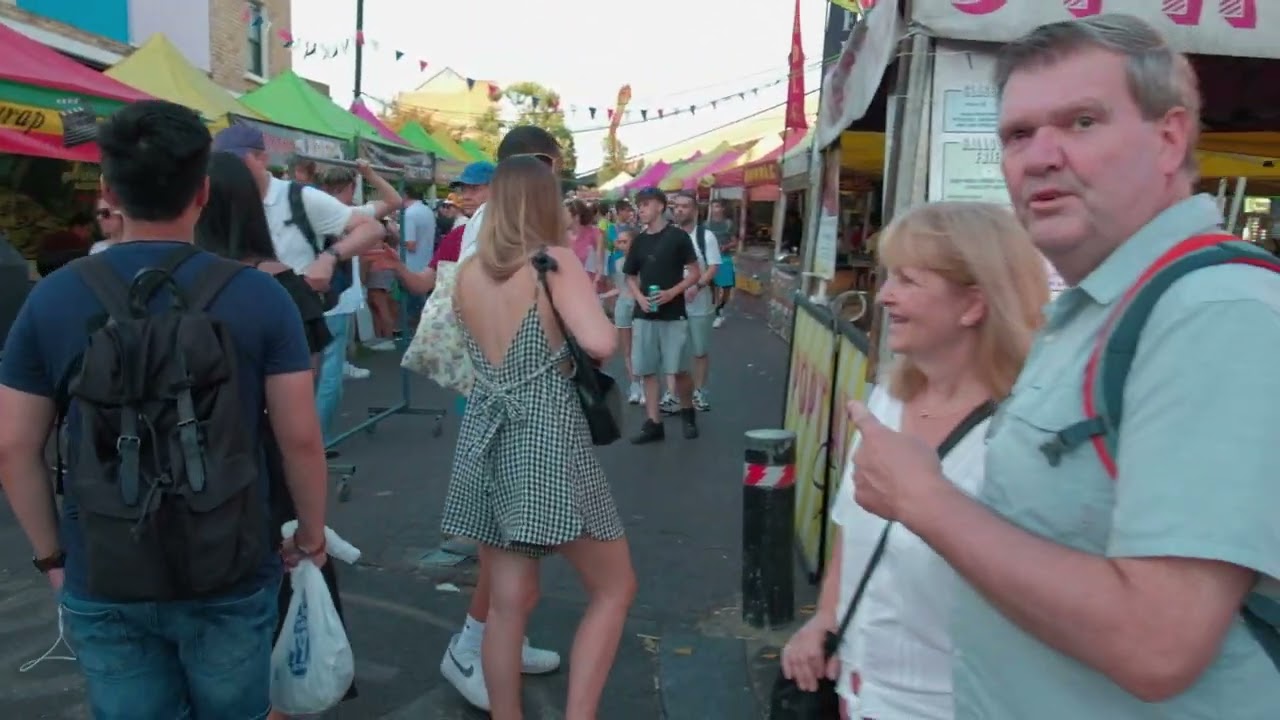 Walking  by Portobello Road  -  By Ciço