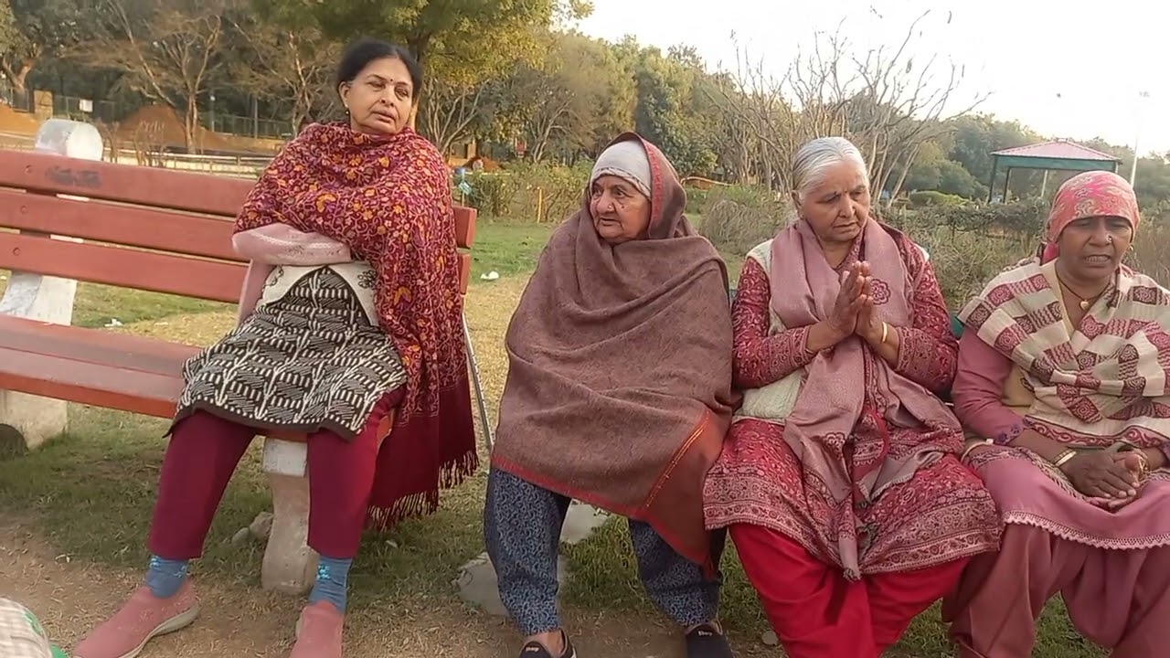 मनय लिया ऐ गुरु का नाम भजन मे बैठ गई।। गुरु का भजन।।@ParkBhajan_Mandali 