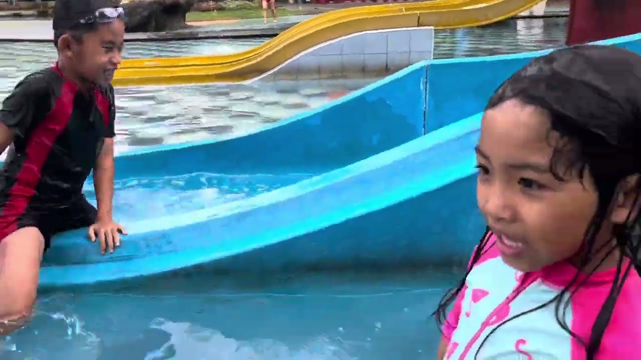 Abang gojan & adik yumi “Berenang”