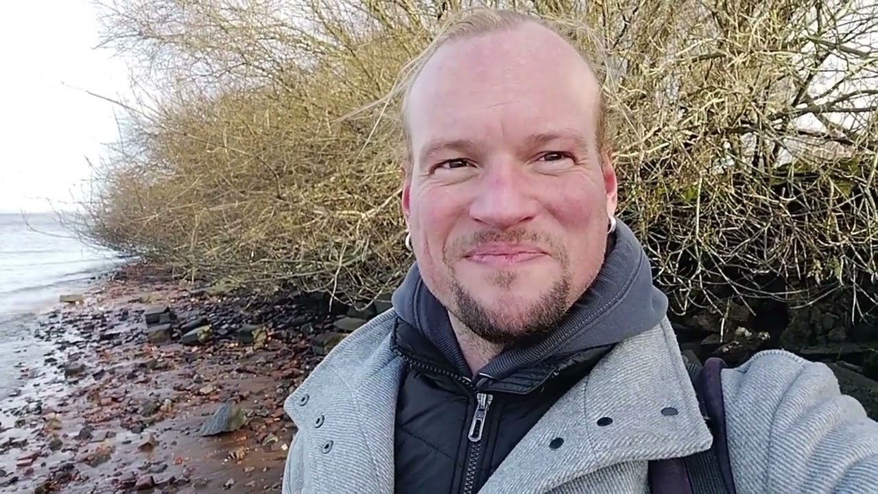 Reliktsuche im Hamburger Bombenschutt am Elbstrand