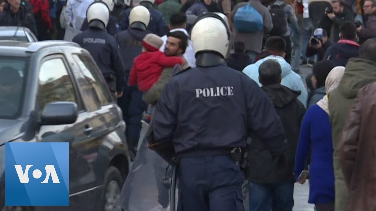 Greek Police Block Several Hundred Migrants from Rushing to Island Port