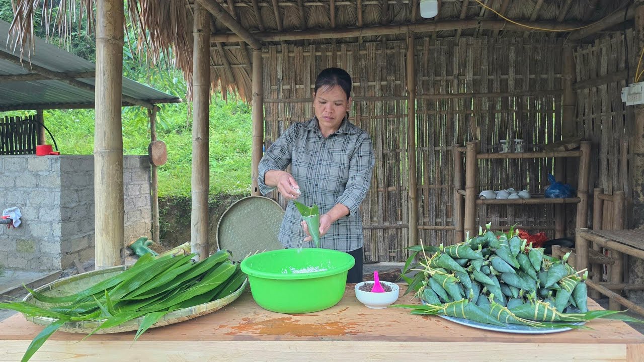 Make Traditional cake ,delicious taste and bring it to the market to sell /Triệu Ghển