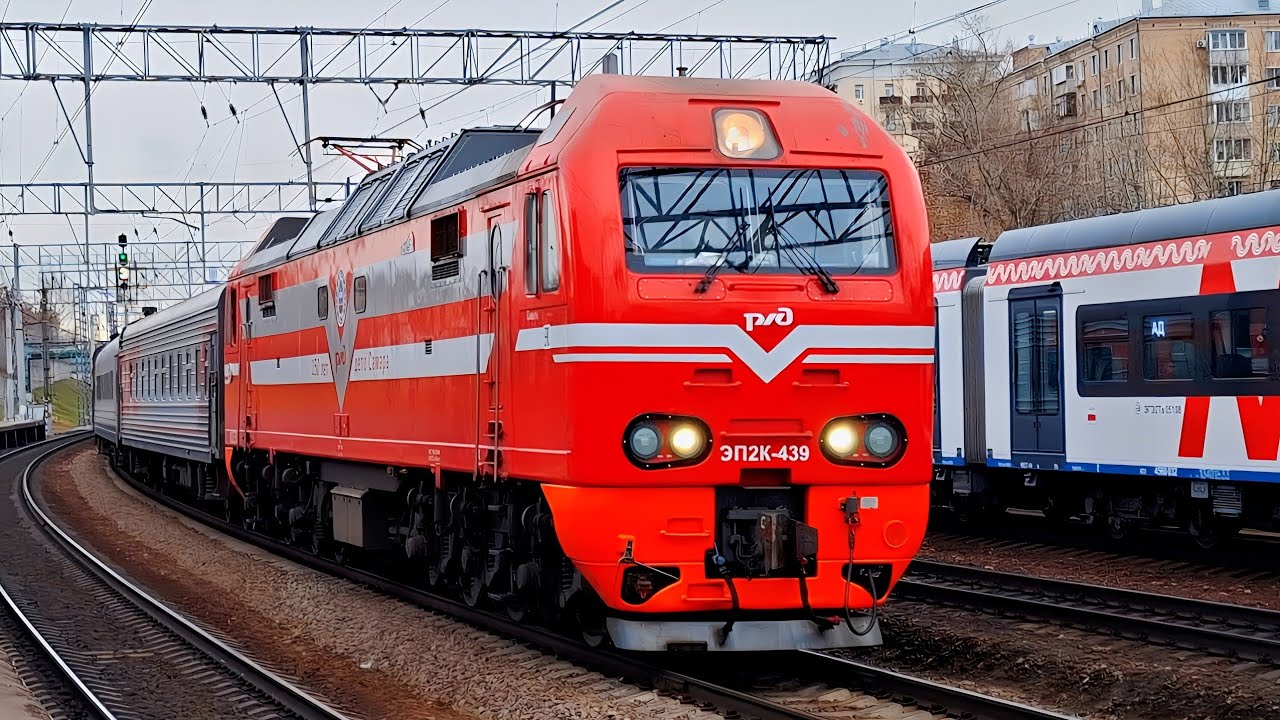 Электровоз ЭП2К-439 со скорым поездом №119Й «Дневной экспресс» сообщением Саранск-Москва 