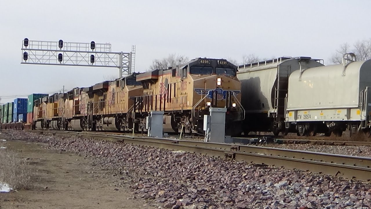 UP Geneva Sub CSX empty ethanol PRCB meets Z plus Marshalltown Yard Center January 29, 2026