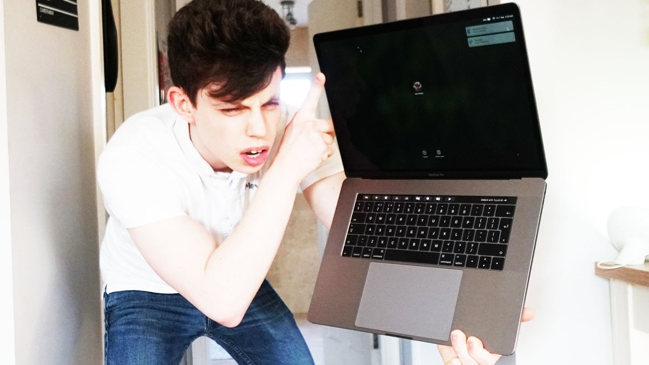 APPLE MACBOOK BROKEN, NOT EVEN A MONTH OLD!!!