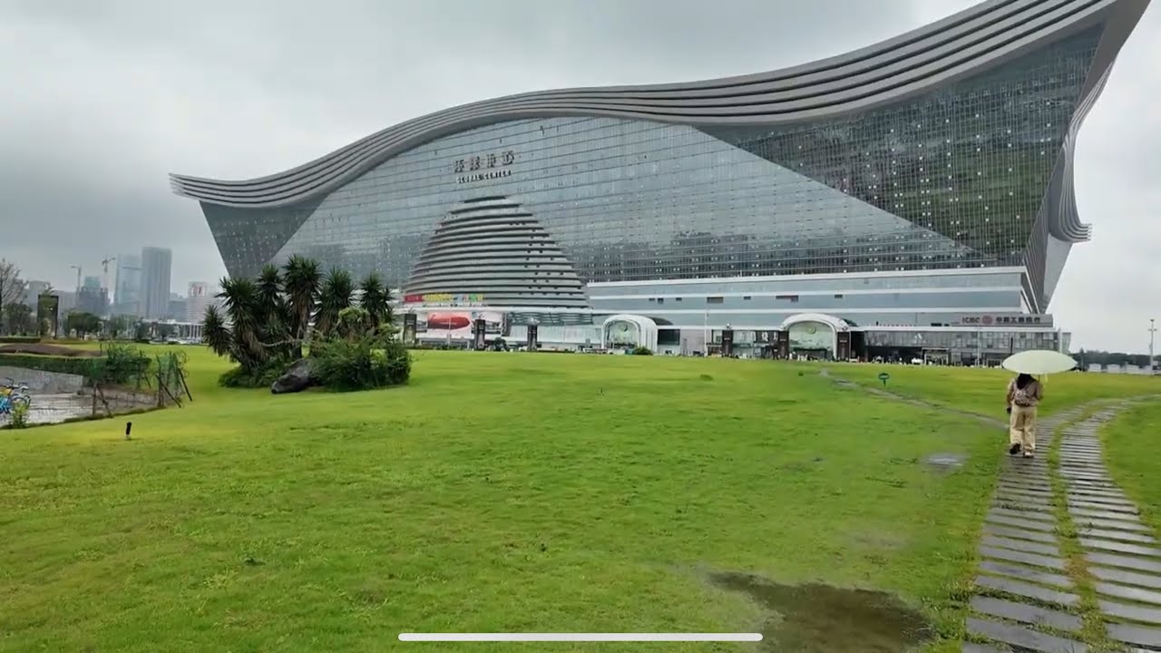 Lost in Chengdu? 🏙️ Struggling to Reach the Global Center on Foot from CITIC La Défense!
