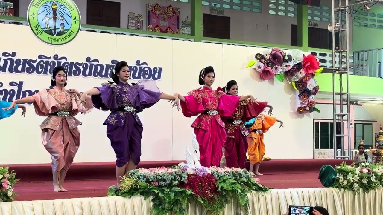 ￼ บัณฑิตน้อย ปี 68 รำปิดพิธี โรงเรียนสุดใจวิทยา