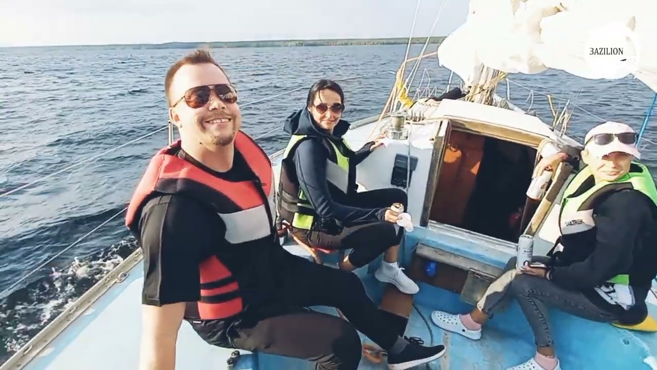 Осень. Яхта. Ветер.